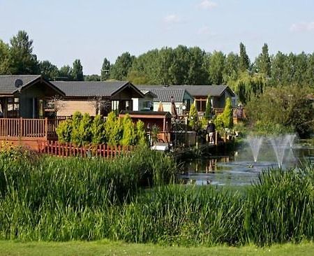 Impeccable 3 Bedroom Lodge Pet Friendly Northampton Exteriör bild