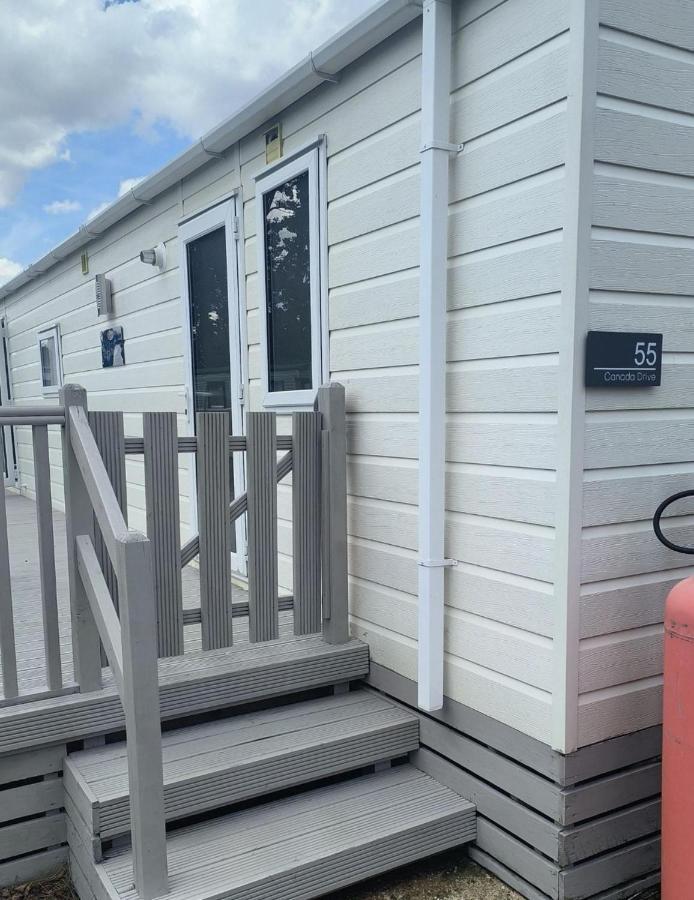 Impeccable 3 Bedroom Lodge Pet Friendly Northampton Exteriör bild
